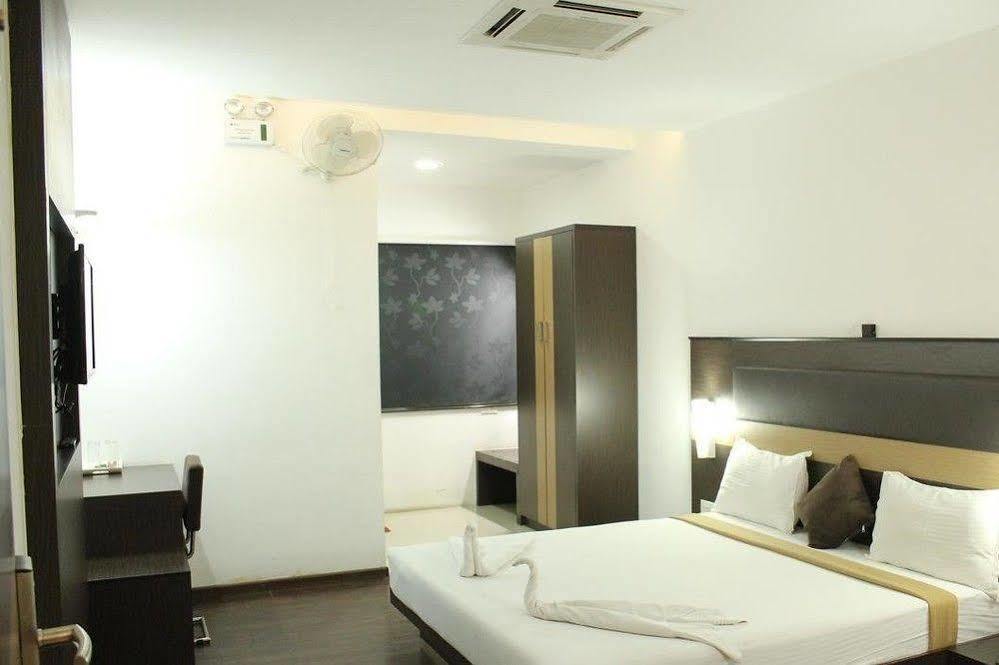 Hotel The Home Tiruppur Luaran gambar